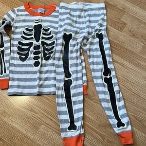 Hanna Anderson Halloween skeleton pajamas size 6-7 youth